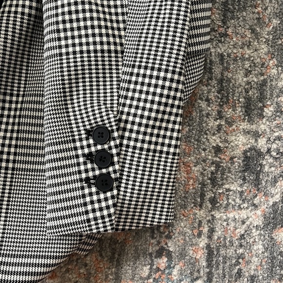 Woman’s blazer! - Picture 4 of 4